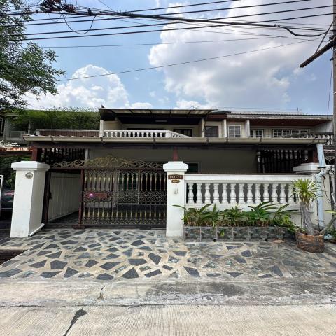  ขายทาวน์โฮม 2 ชั้น ลาดพร้าว 67/2   ทาวน์โฮมทำเลทอง ใกล้ถนนใหญ่ เดินทางสะดวก ใกล้รถไฟฟ้า